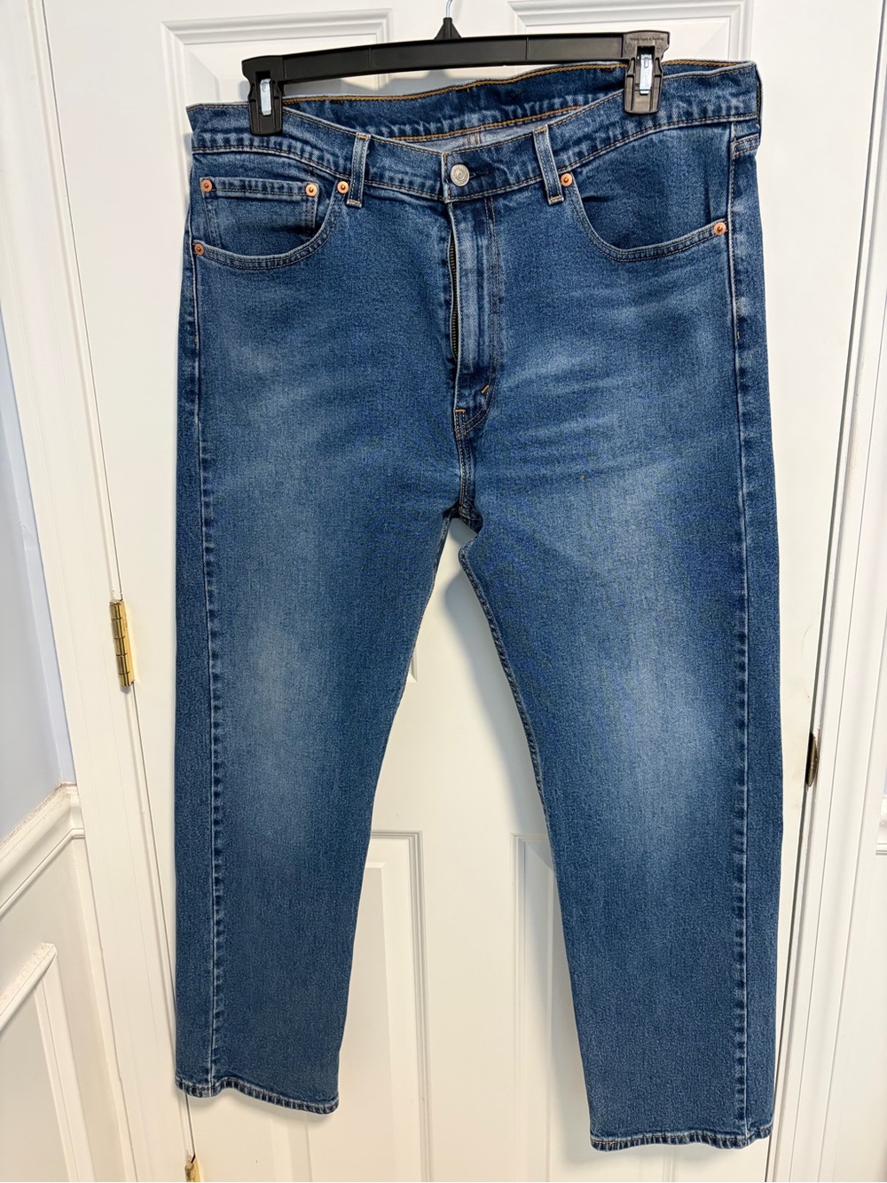 Levi’s men’s 505 regular fit jeans. Classic straight leg.  Size 38x30. Exc Cond